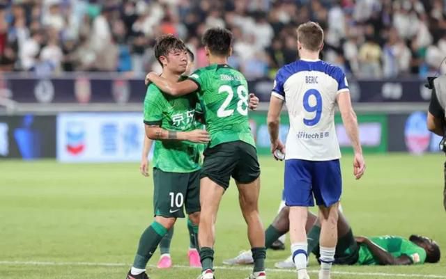 赛后我们又说了几句玩笑话，说平局意味着接下来两周我们都不会笑，但也不会哭。